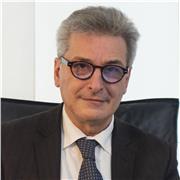 Sono autore di diversi testi su Photoshop, Excel, Flash e sono stato docente di grafica in vari Istituti Professionali di Stato di Milano e Bergamo.